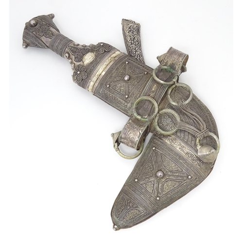 806 - Militaria : A Middle Eastern Jambiya dagger, the 6