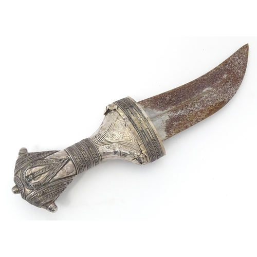 806 - Militaria : A Middle Eastern Jambiya dagger, the 6