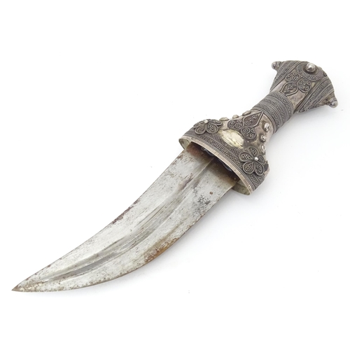 806 - Militaria : A Middle Eastern Jambiya dagger, the 6