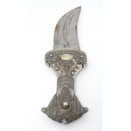 806 - Militaria : A Middle Eastern Jambiya dagger, the 6