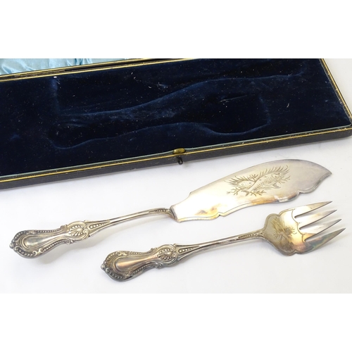 532 - A quantity of assorted silver plated wares to include cased fish servers, tray, muffin dish, cigaret... 