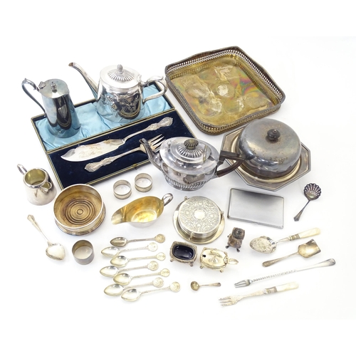 532 - A quantity of assorted silver plated wares to include cased fish servers, tray, muffin dish, cigaret... 