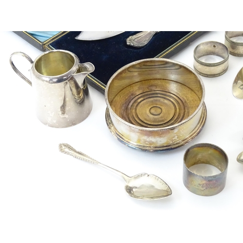 532 - A quantity of assorted silver plated wares to include cased fish servers, tray, muffin dish, cigaret... 