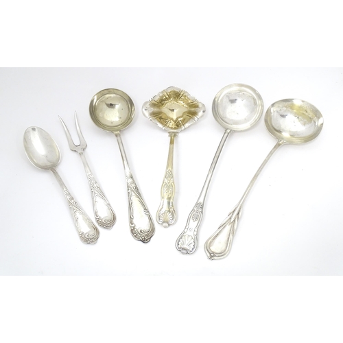 535 - A quantity of assorted silver plate items to include soup ladles including a lily pattern example, p... 