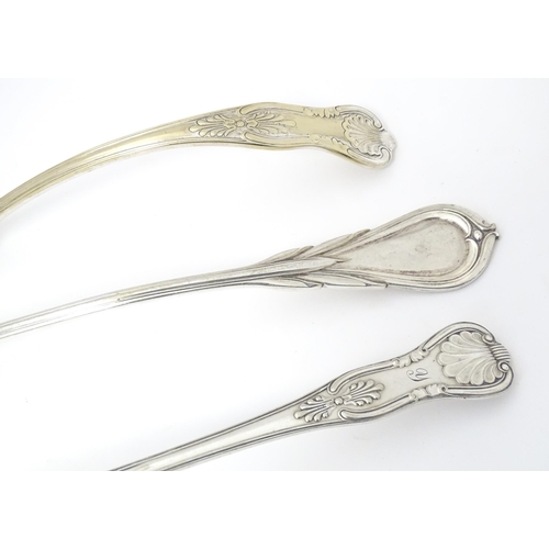 535 - A quantity of assorted silver plate items to include soup ladles including a lily pattern example, p... 