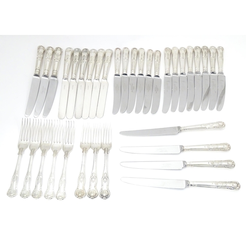 536 - A quantity of silver plate Kings pattern flatware / cutlery to include knives and forks, some marked... 