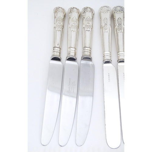 536 - A quantity of silver plate Kings pattern flatware / cutlery to include knives and forks, some marked... 