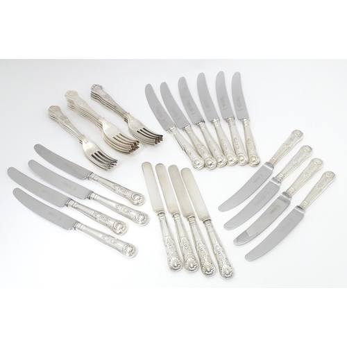 537 - A quantity of silver plate Kings pattern flatware / cutlery to include knives and forks, knives mark... 