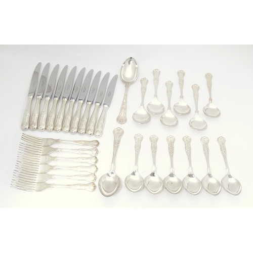 539 - Assorted silver plate Kings pattern flatware / cutlery, to include knives, forks, spoons, etc.