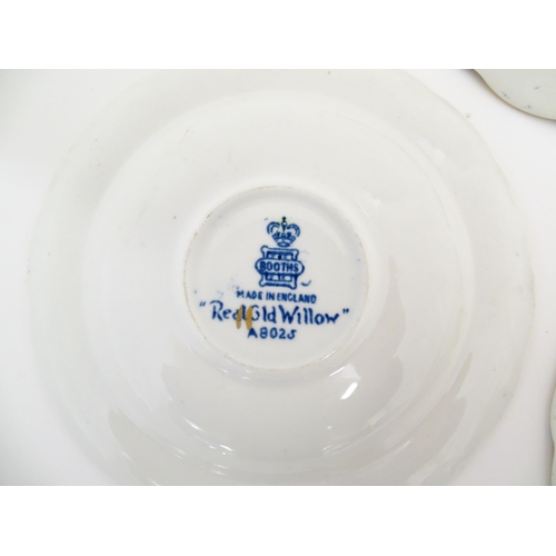 149 - A large quantity of blue and white tea and dinner wares in the pattern Real Old Willow, to include d... 