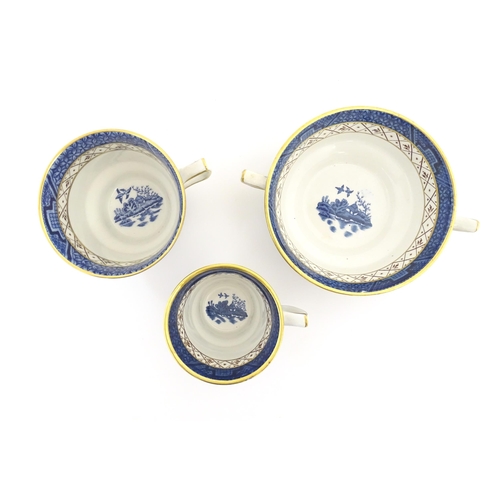 149 - A large quantity of blue and white tea and dinner wares in the pattern Real Old Willow, to include d... 