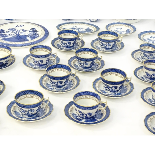 149 - A large quantity of blue and white tea and dinner wares in the pattern Real Old Willow, to include d... 