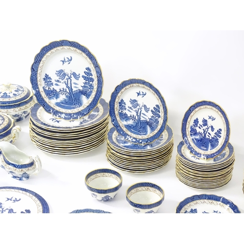 149 - A large quantity of blue and white tea and dinner wares in the pattern Real Old Willow, to include d... 