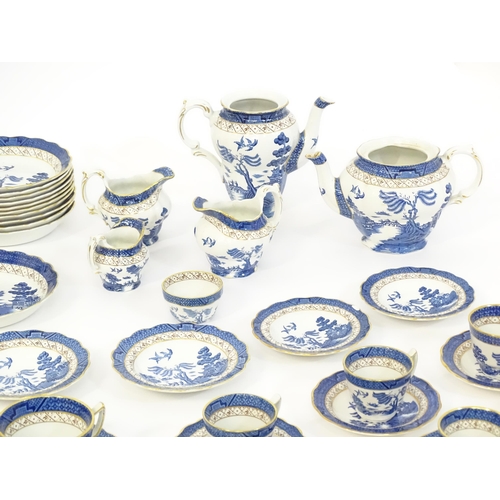 149 - A large quantity of blue and white tea and dinner wares in the pattern Real Old Willow, to include d... 