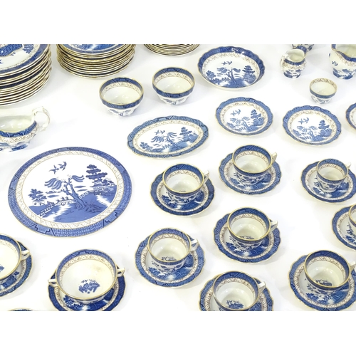 149 - A large quantity of blue and white tea and dinner wares in the pattern Real Old Willow, to include d... 