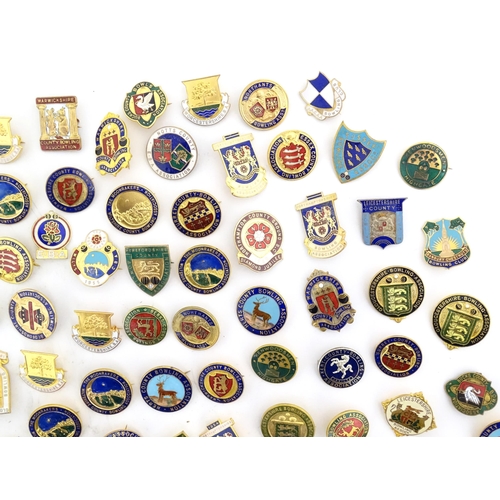 1032 - A quantity of assorted pins and badges, many relating to Bowls / Bowling clubs, Bowling Associations... 