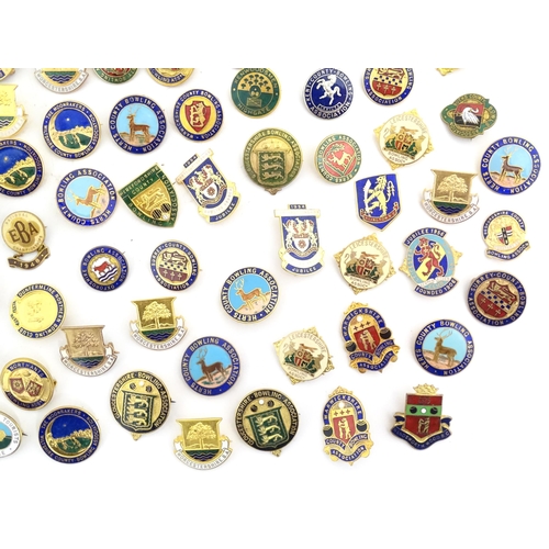 1032 - A quantity of assorted pins and badges, many relating to Bowls / Bowling clubs, Bowling Associations... 