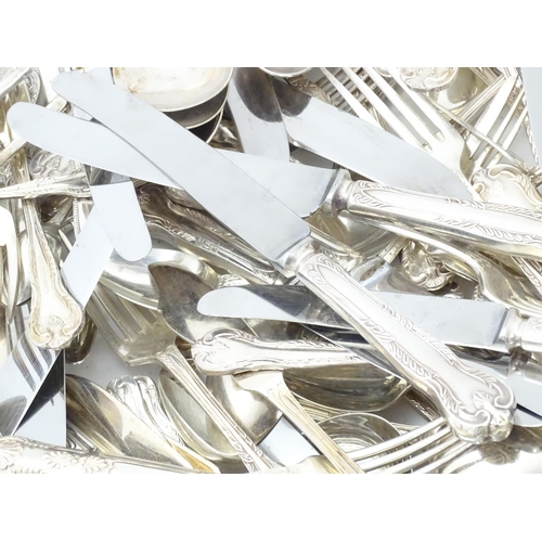 547 - A large quantity of assorted silver plate flatware / cutlery. Together with a cased set of twelve fo... 