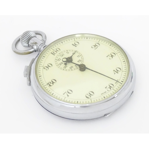 816 - Militaria : a 1940s pocket stopwatch / bomb or airspeed timer, 100 second dial with subsidiary 30 mi... 