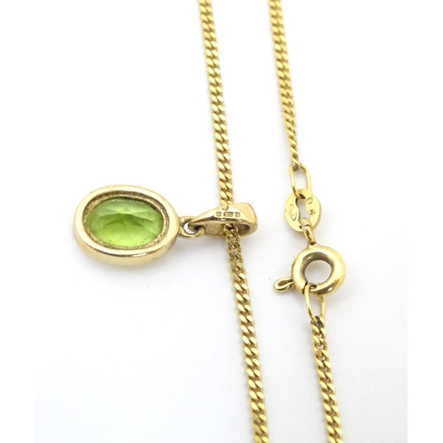 726 - A 9ct gold pendent set with peridot on a 9ct gold chain necklace. The chain 18