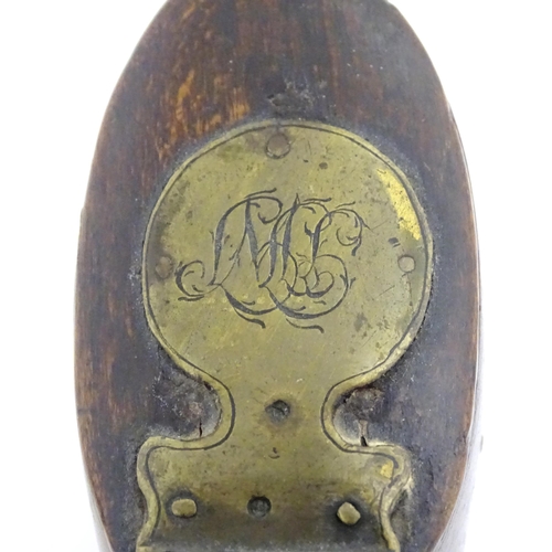 1136 - A 19thC treen snuff box of shoe form with brass hinge. Approx. 4