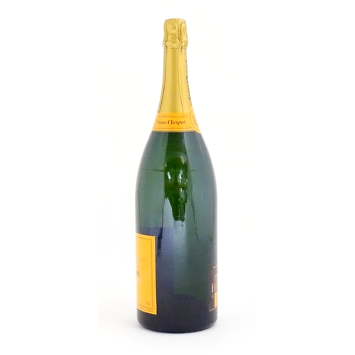 1077 - Champagne : a boxed 3l Jeroboam of Veuve Cliquot brut champagne, the bottle measuring 19 1/2