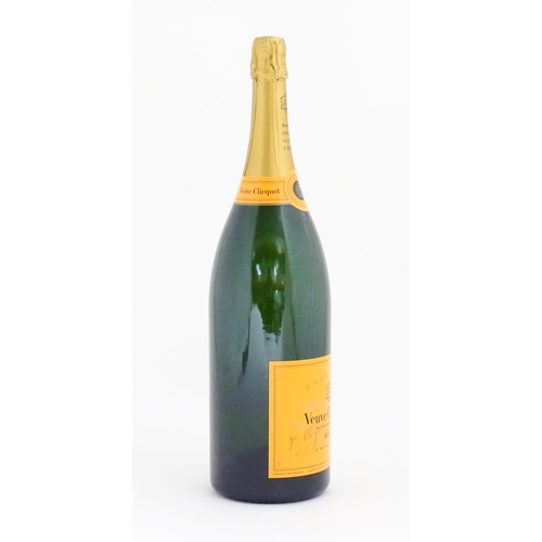 1077 - Champagne : a boxed 3l Jeroboam of Veuve Cliquot brut champagne, the bottle measuring 19 1/2