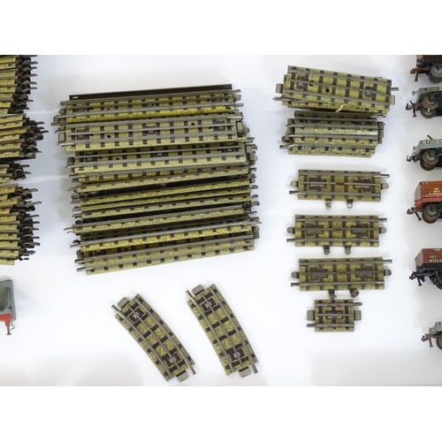 835 - Toys: A large quantity of Hornby Dublo OO Gauge model railway, to include train tracks, locomotives ... 