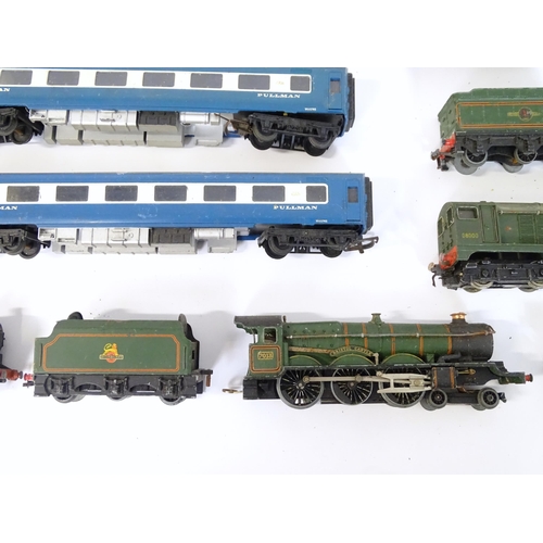 835 - Toys: A large quantity of Hornby Dublo OO Gauge model railway, to include train tracks, locomotives ... 