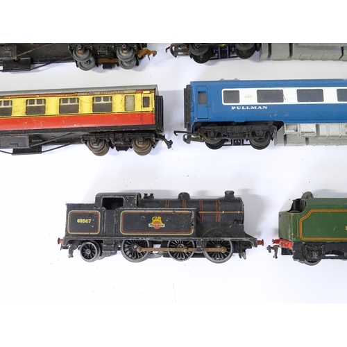 835 - Toys: A large quantity of Hornby Dublo OO Gauge model railway, to include train tracks, locomotives ... 