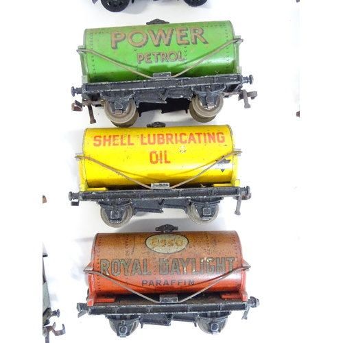 835 - Toys: A large quantity of Hornby Dublo OO Gauge model railway, to include train tracks, locomotives ... 