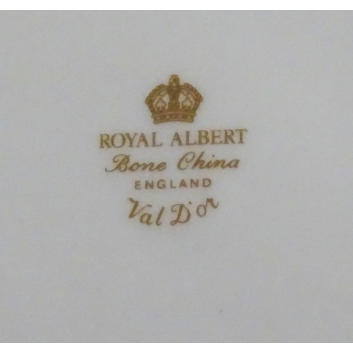 148 - A quantity of Royal Albert tea wares in the Val D'Or pattern to include teapot, cups, saucers, milk ... 