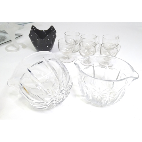 188 - A quantity of assorted glassware to include art glass dishes, bowls, etc. Together with cut glass ri... 