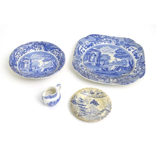 160 - Four items of blue and white ceramics, to include a Copeland Spode plate decorated in the Italian pa... 