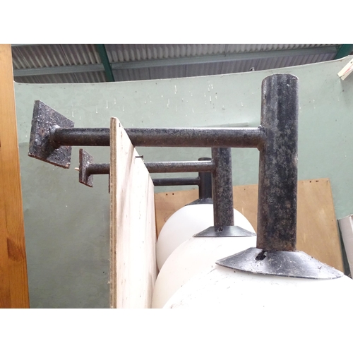 335 - 3 exterior wall lights. Approx 30 1/2