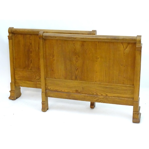 339 - A late 19thC / early 20thC elm sleigh bed. 48