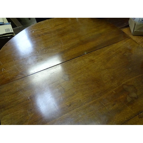 362 - A Georgian mahogany gateleg table. Approx. 29