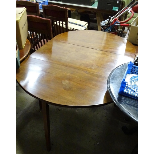 362 - A Georgian mahogany gateleg table. Approx. 29