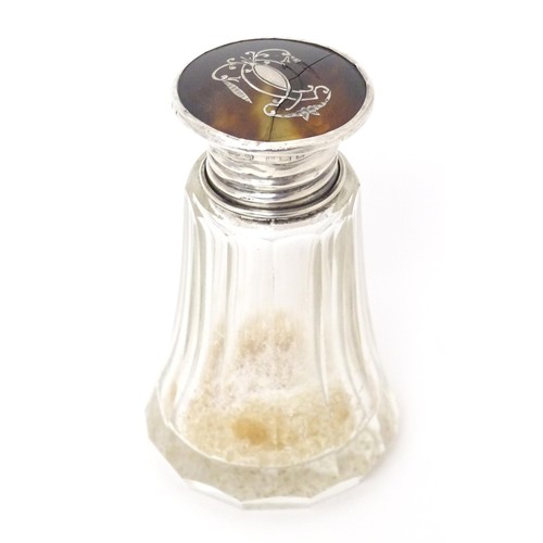 410 - A glass salts / scents bottle, the silver and tortoiseshell lid with pique work decoration, hallmark... 