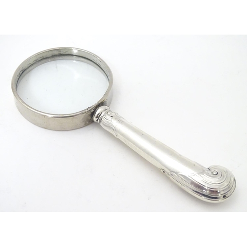 411 - A silver handled magnifying glass. Approx 5