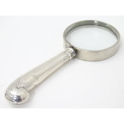 411 - A silver handled magnifying glass. Approx 5