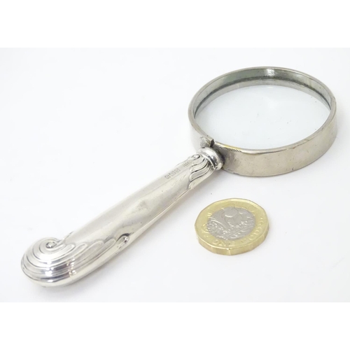 411 - A silver handled magnifying glass. Approx 5