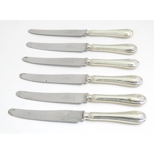 412 - A set of six knives with silver plate handles, maker Mappin & Webb. Approx. 8 1/4