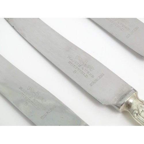 412 - A set of six knives with silver plate handles, maker Mappin & Webb. Approx. 8 1/4