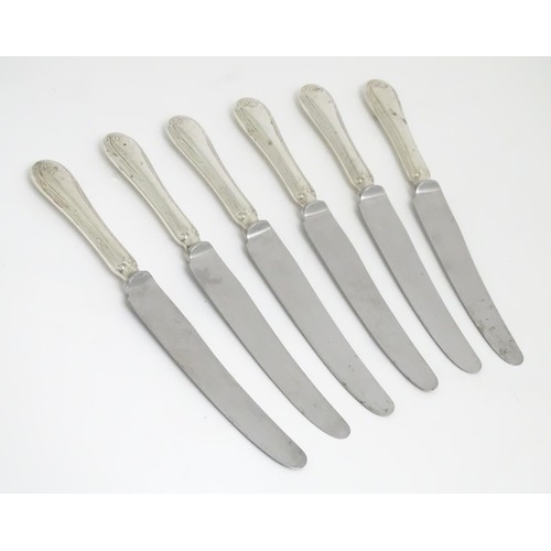 412 - A set of six knives with silver plate handles, maker Mappin & Webb. Approx. 8 1/4