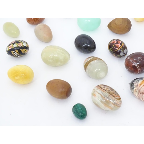 204 - Assorted hardstone eggs / hand warmers etc