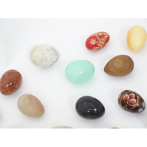 204 - Assorted hardstone eggs / hand warmers etc