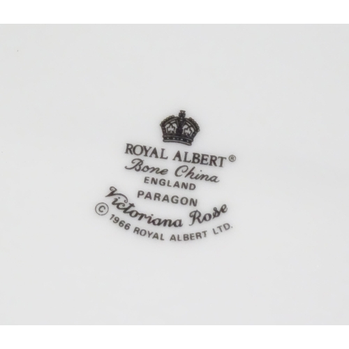 352 - A quantity of tea / dinner wares in the Victoriana Rose pattern to include, tea cups and saucers, pl... 