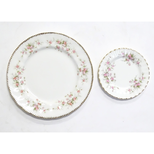352 - A quantity of tea / dinner wares in the Victoriana Rose pattern to include, tea cups and saucers, pl... 