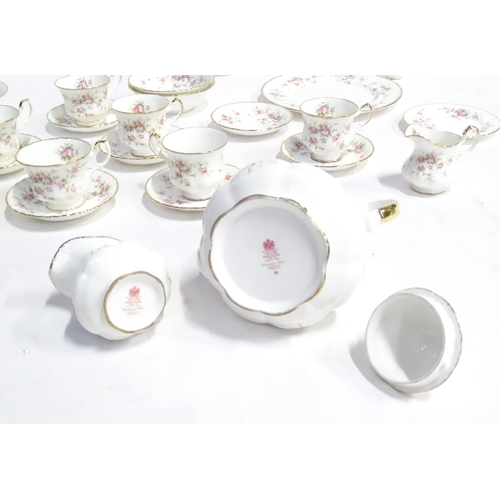 352 - A quantity of tea / dinner wares in the Victoriana Rose pattern to include, tea cups and saucers, pl... 